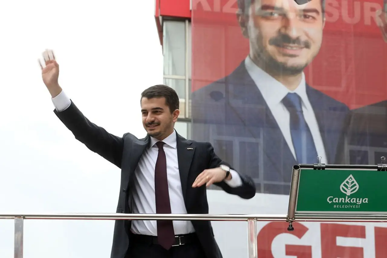 Çankaya Belediyesi operasyonu: Belediye Başkanı Hüseyin Can Güner havalimanında gözaltına alındı