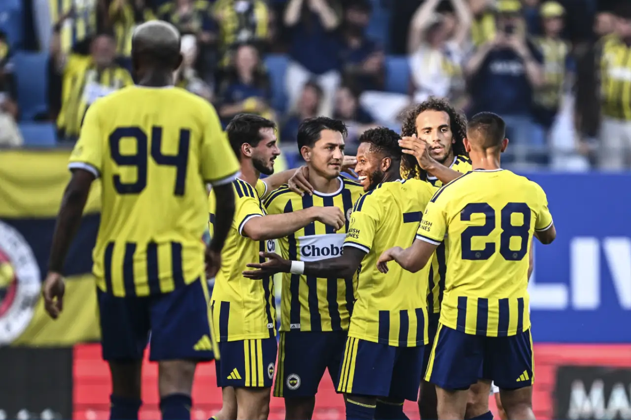 Fenerbahçe hazırlık maçında Pogon Szczecin'i 4-0 mağlup etti