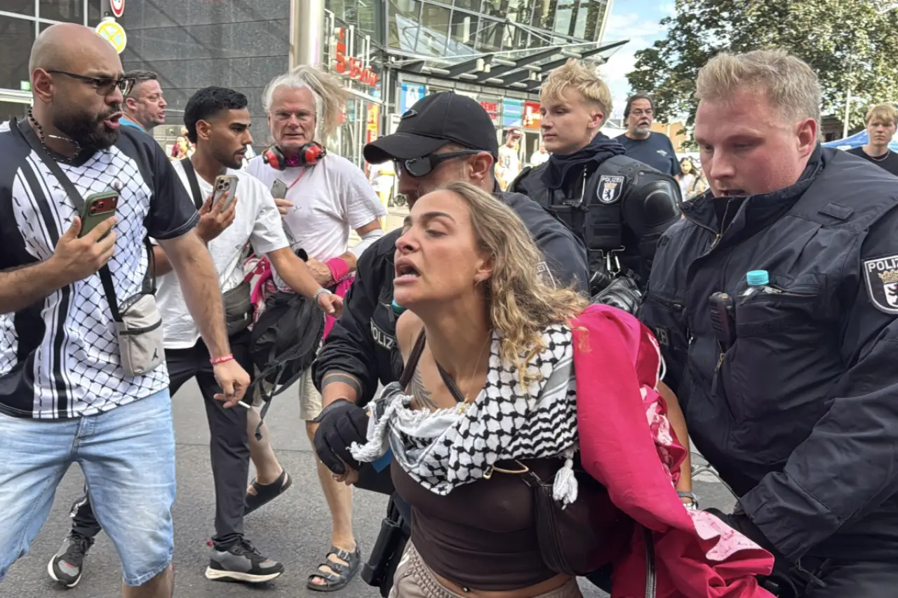 Berlin'de İsrail'e mühimmat üreten Rheinmetall protesto edildi: Çok sayıda kişi gözaltına alındı