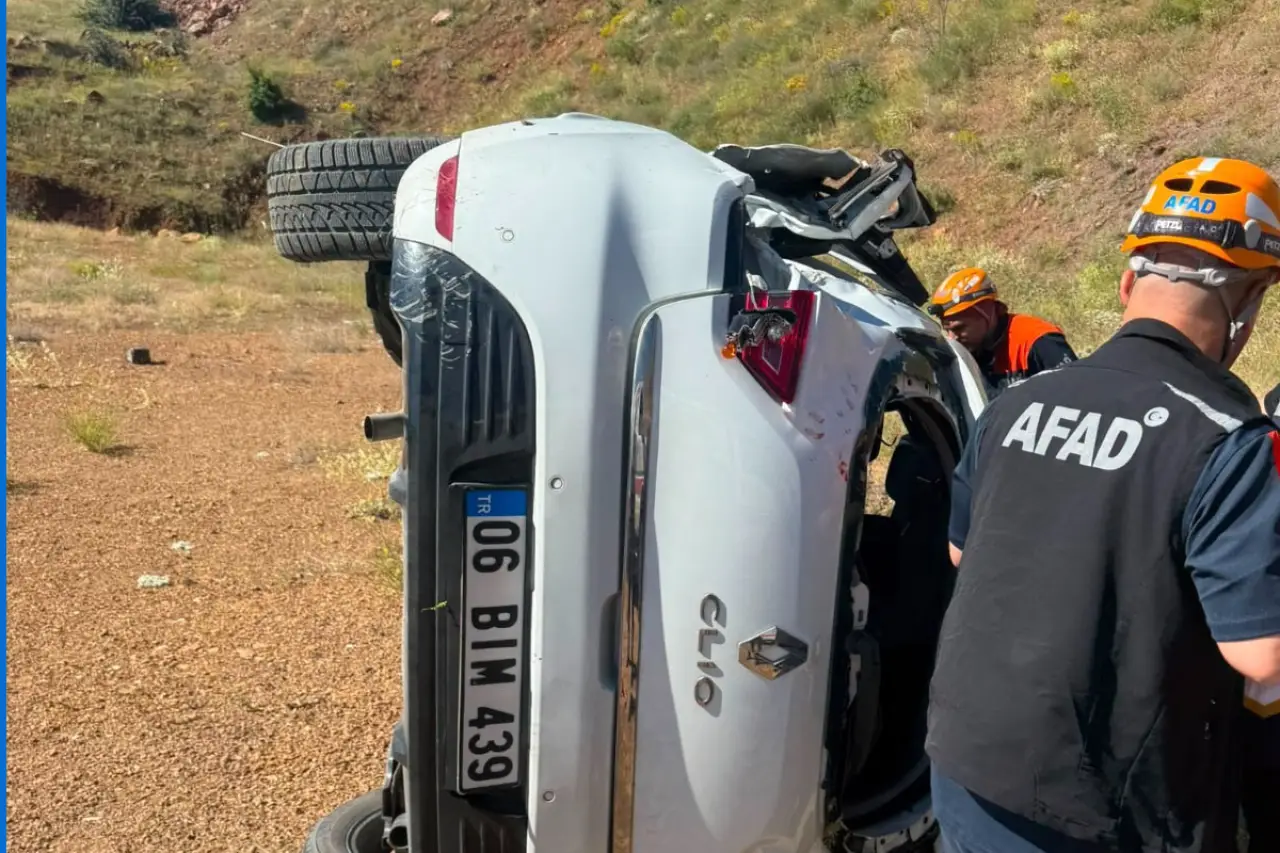 Sivas'ta otomobil şarampole devrildi: 1 kişi hayatını kaybetti
