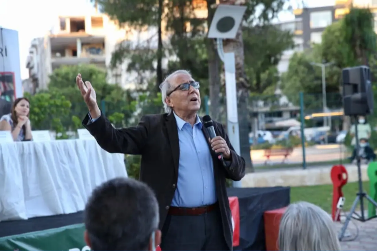 Şair Ataol Behramoğlu: Şiir benim için mucizedir