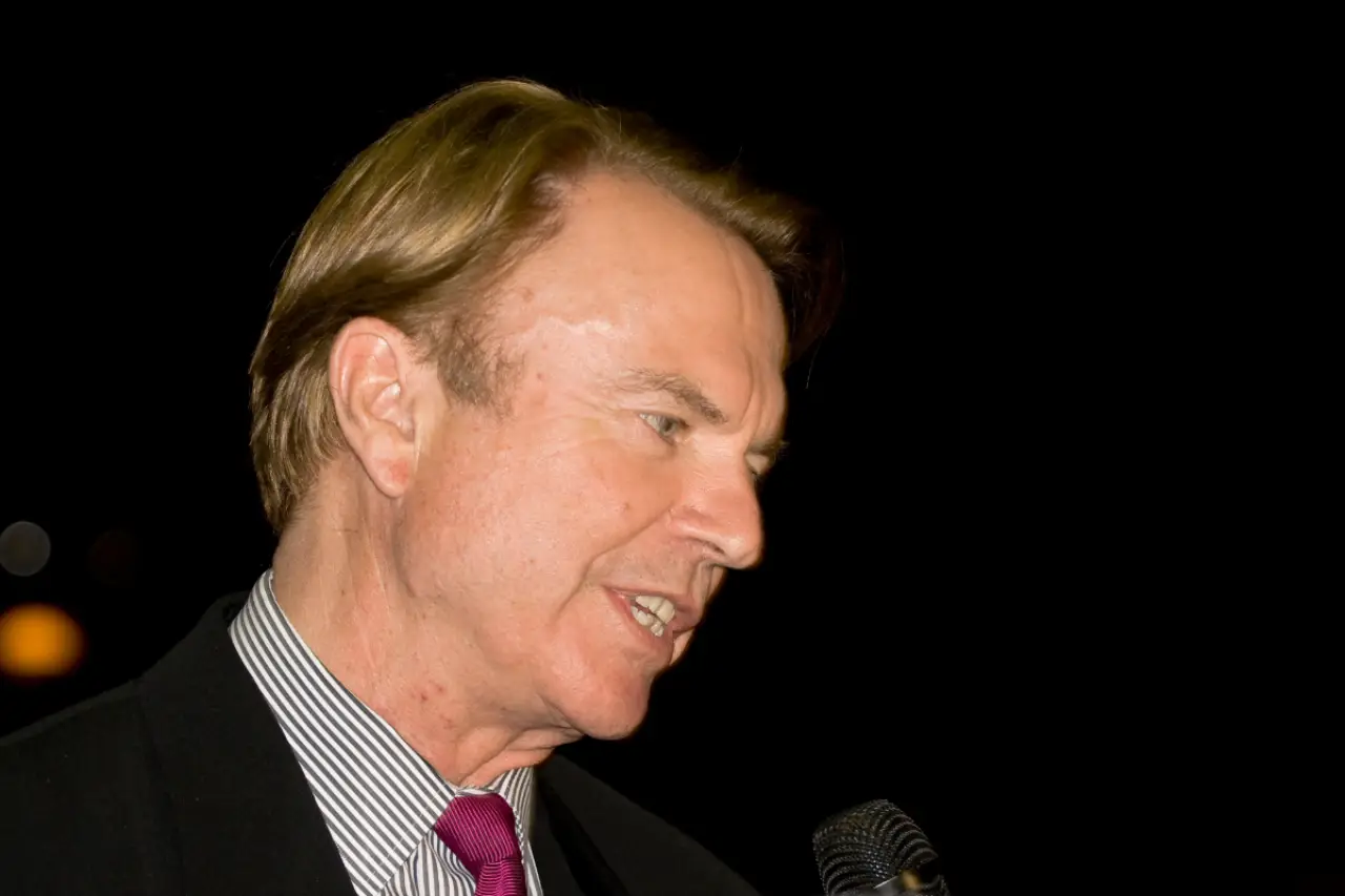 Sam Neill kimdir?