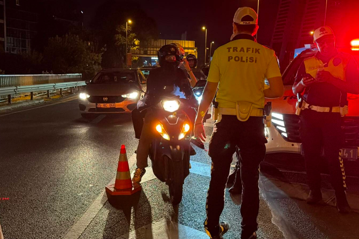 İstanbul'da 15 Temmuz anma koşusu nedeniyle trafik kilit: Köprü ve bazı yollar kapatıldı