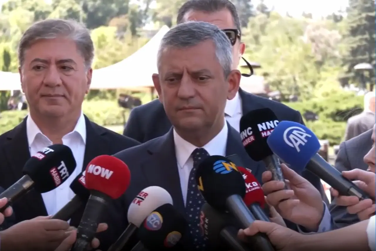 Özgür Özel 15 Temmuz’un 10. yılında açıklama yaptı: '15 Temmuz’da ‘Seni alnından öpeceğim’ diyenler bugün butlandan medet umuyor'