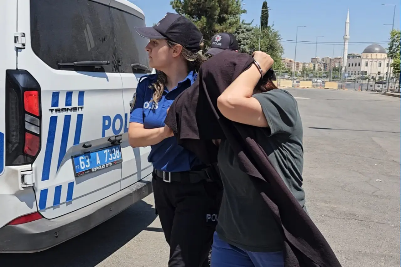 Hemşire kıyafetiyle bebek kaçırmaya çalıştığı iddia edilen kişi adliyede