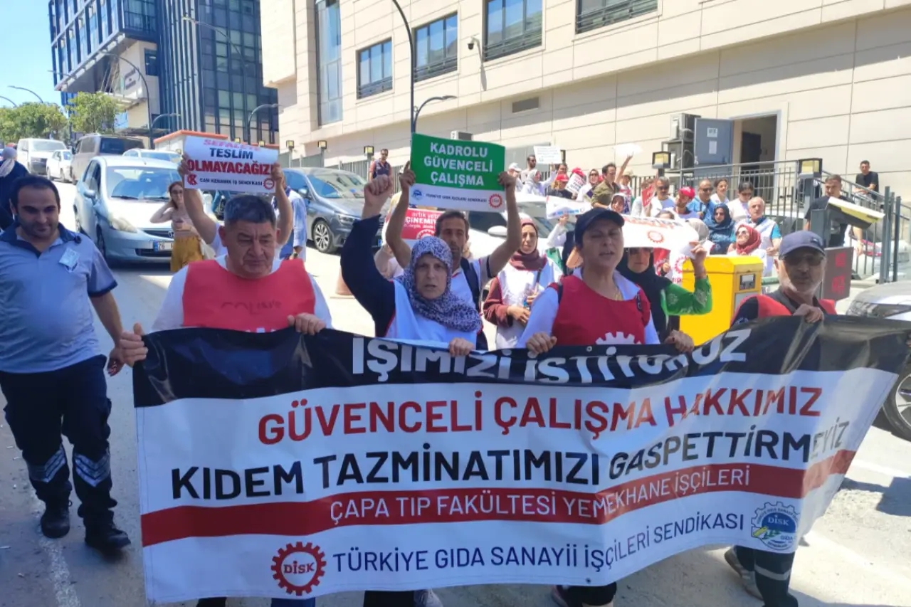 Çapa yemekhane işçilerinin eylemi sürüyor: 'Alacaklarımızı ve işimizi istiyoruz'