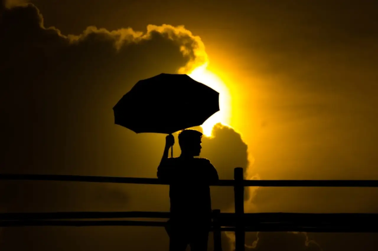 Kuzey serinliyor, güney kavruluyor: Meteoroloji'den 14 il için gök gürültülü sağanak uyarısı