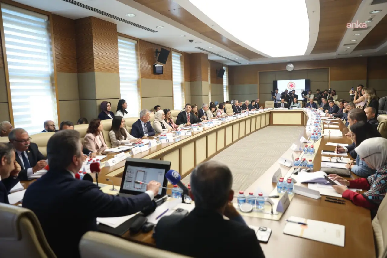 Suça sürüklenen çocuklara ceza artışı getiren kanun teklifinin ilk iki maddesi TBMM'de kabul edildi