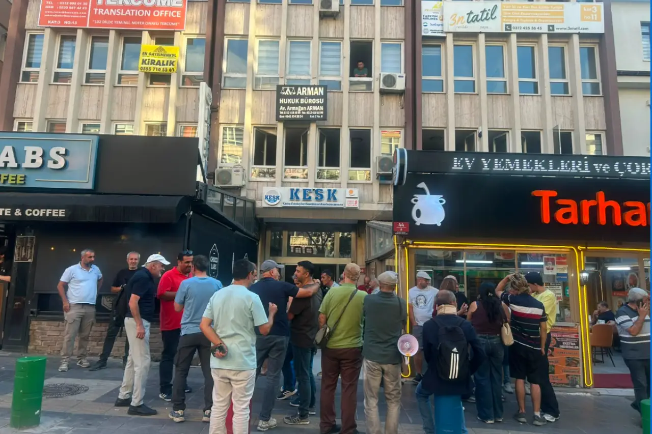 KESK'in adalet nöbetine polis müdahalesi: 15 kişi gözaltına alındı