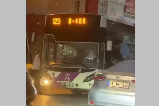 Adana'da belediye otobüsü şoförü darbedildi: 10 kişilik grup tekme ve yumrukla saldırdı