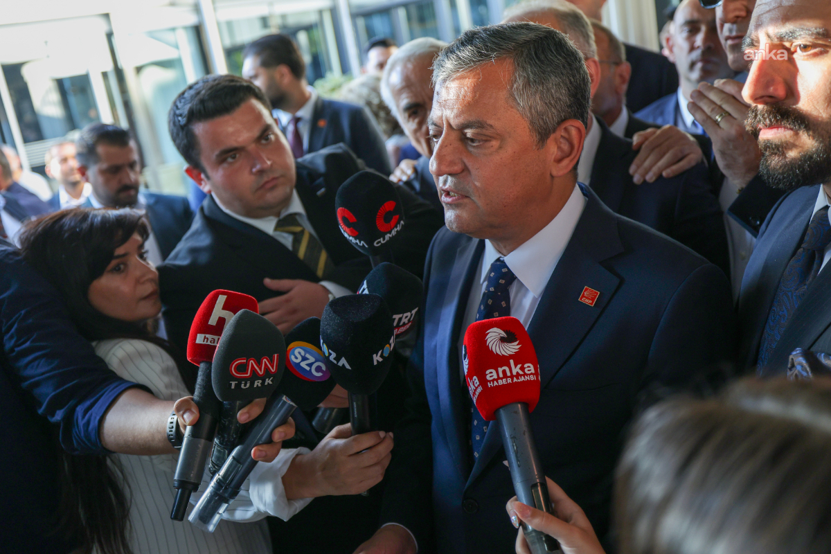 Özgür Özel, seçilmiş il başkanlarıyla bir araya geldi