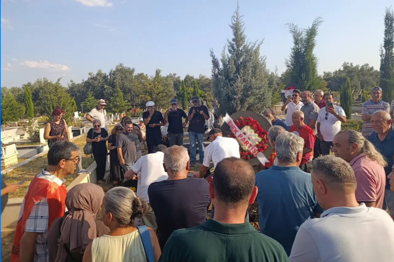 Devrimcilerin avukatı Nebi Barlas, toprağa verildi
