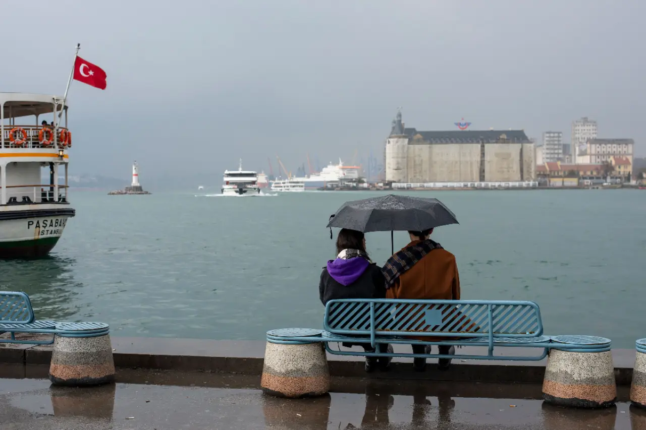 Sıcaklık düşüyor, sağanak geliyor: AKOM'dan İstanbul'a kuvvetli yağış uyarısı