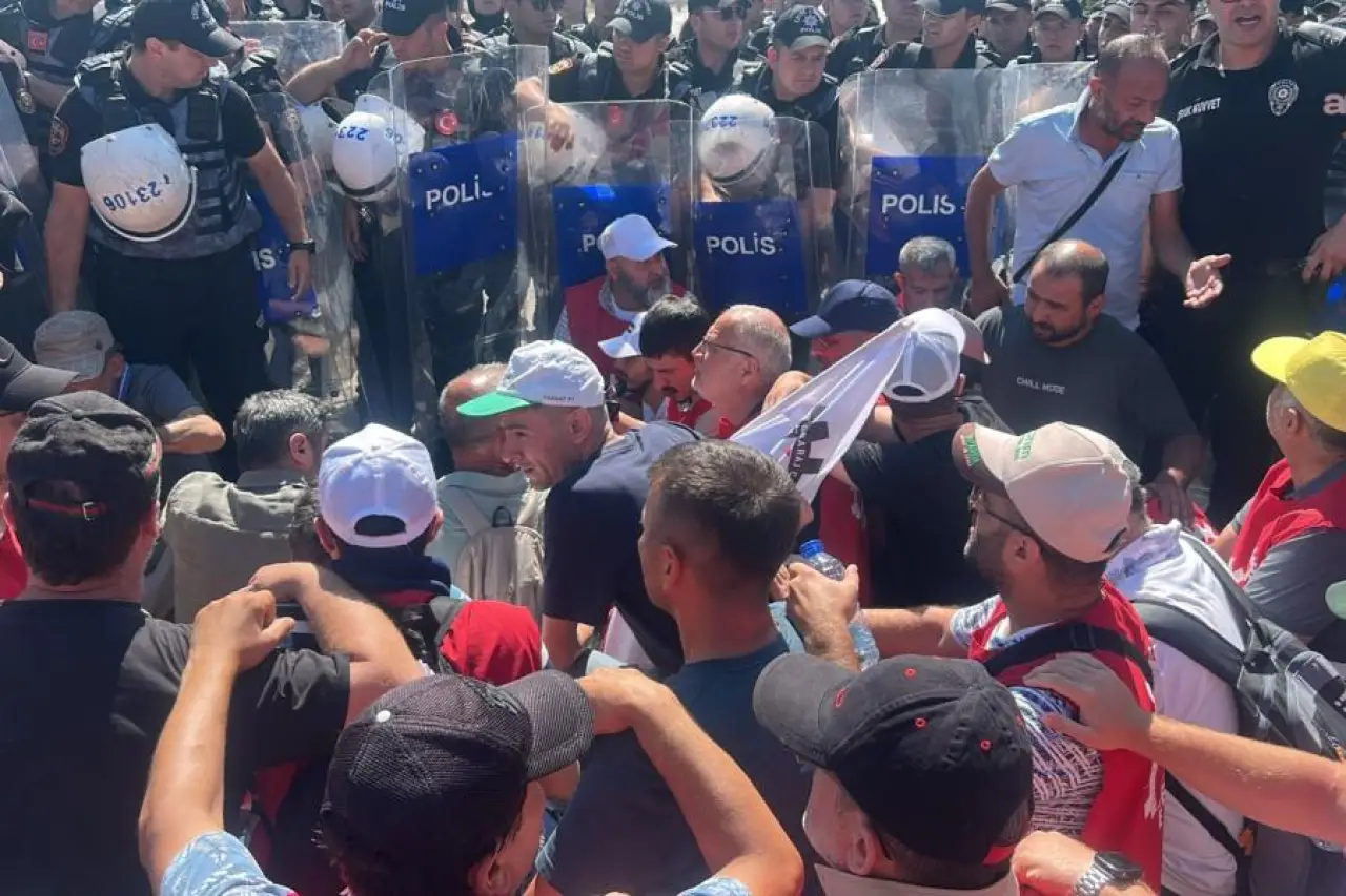 Ankara'ya yürüyen Yunus Emre Termik Santrali işçilerine polis müdahalesi