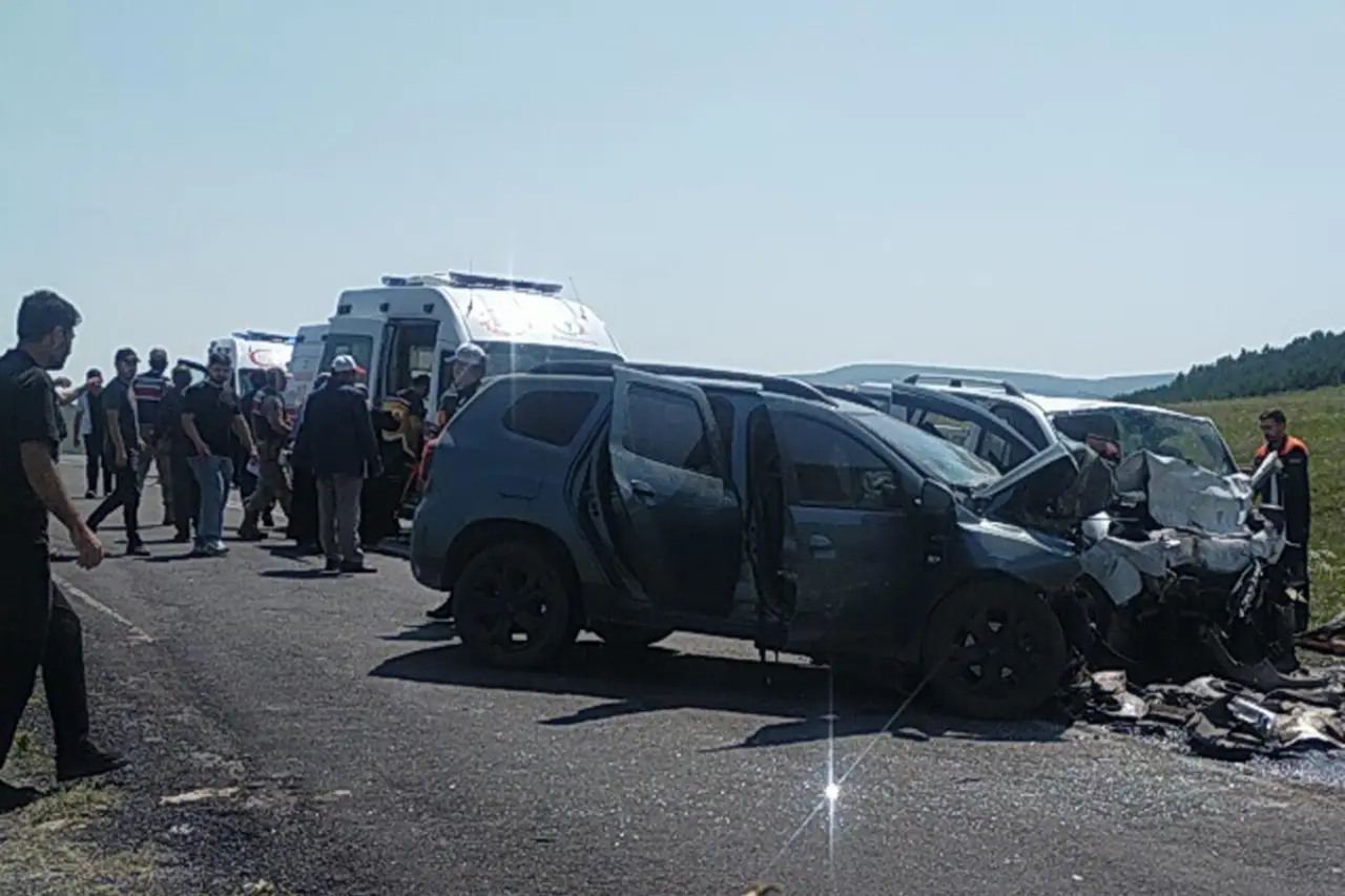 Ardahan’da zincirleme kaza: 3 ölü, 4 yaralı