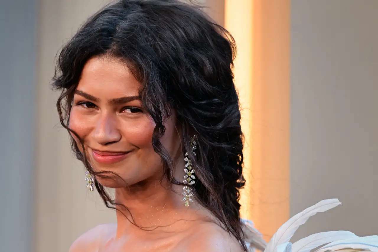Zendaya'nın taktığı küpeler tartışma yarattı: 3 bin yıllık İran eserleri gündemde