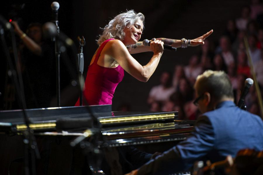 Pink Martini Harbiye'de sahne aldı