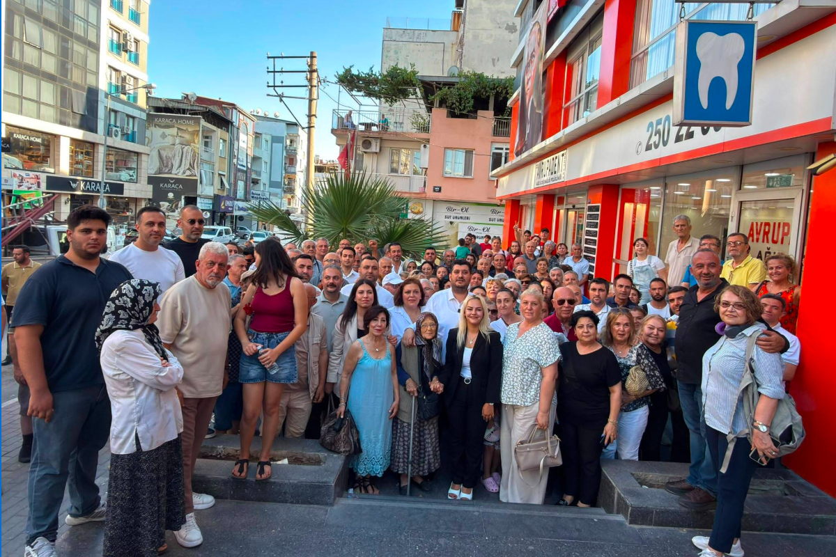 CHP İzmir ve Aydın'da toplu istifalar: 'Özgür Özel'in yanındayız'