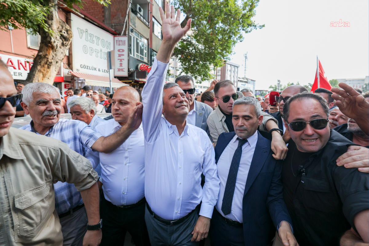 Özgür Özel ve milletvekillerinin istifa saati belli oldu: CHP’den ayrılığın ardından YENİ Parti için dilekçe verilecek