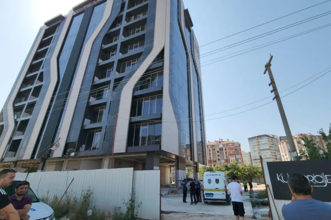 Konya'da iş cinayeti: Yük asansöründe elektrik akımına kapılan işçi, 7'nci kattan düşüp hayatını kaybetti