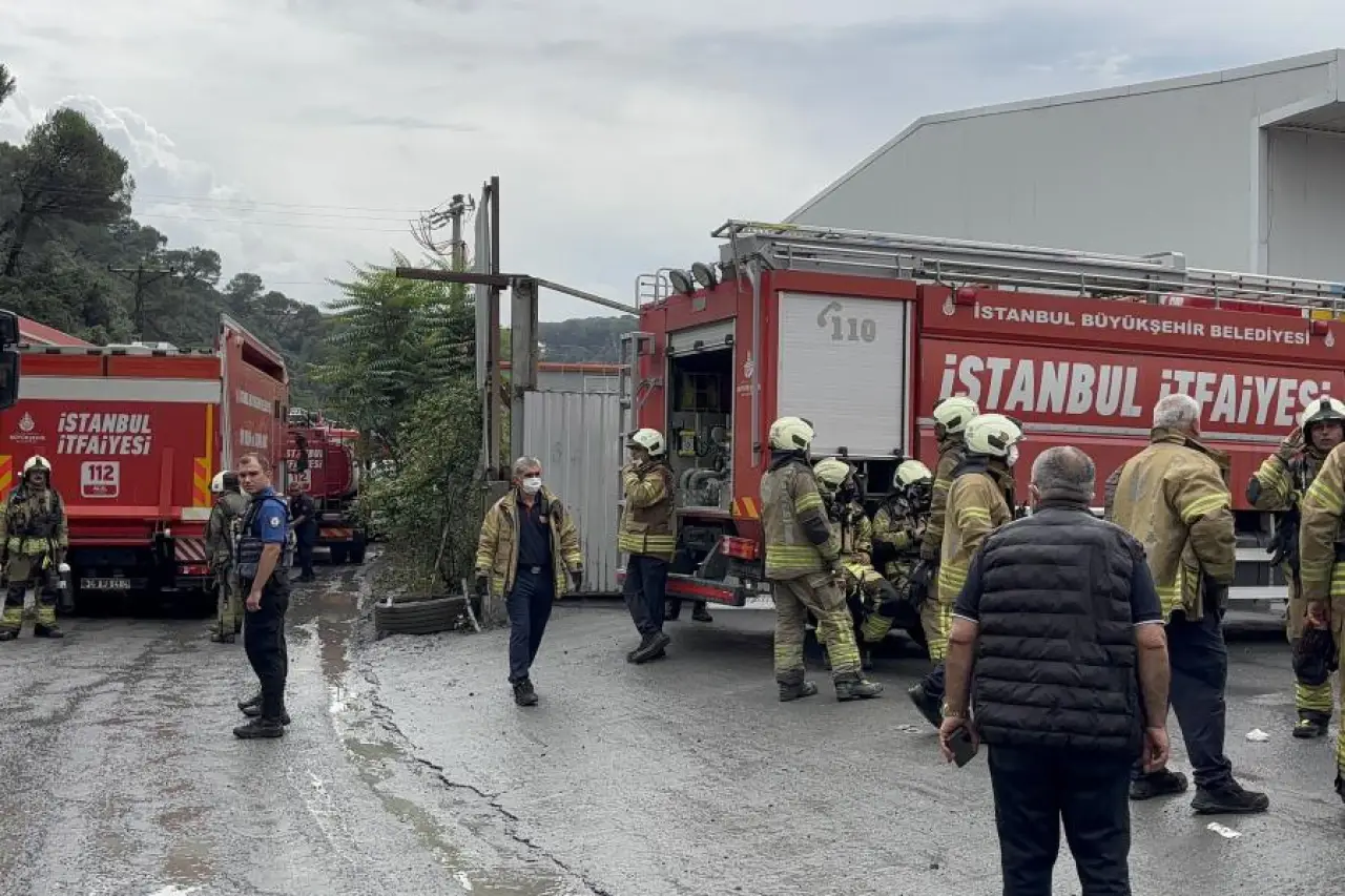 İstanbul'da bir fabrikada kimyasal tepkime nedeniyle işçiler tahliye edildi