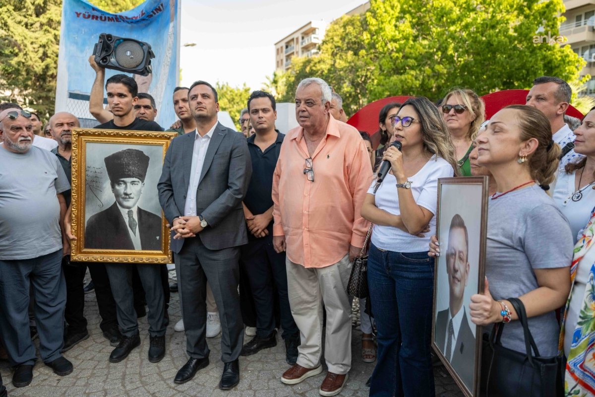 İzmir'de CHP'den istifa açıklamaları