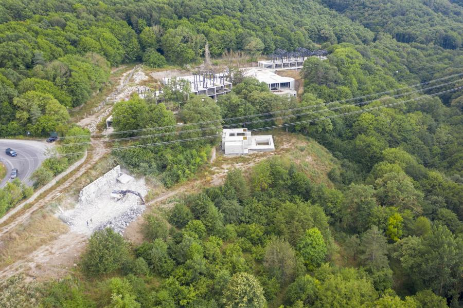 Grand Kartal Otel sahibine ait lüks otel inşaatındaki kaçak yapı yıkıldı