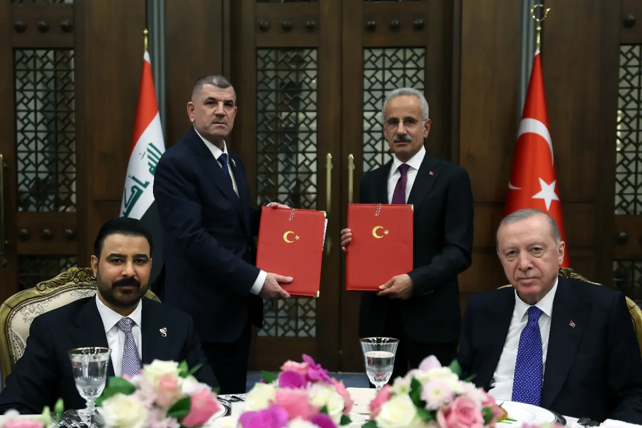 Canlı yayında kriz: Iraklı bakan anlaşmayı imzalamaya yanaşmadı