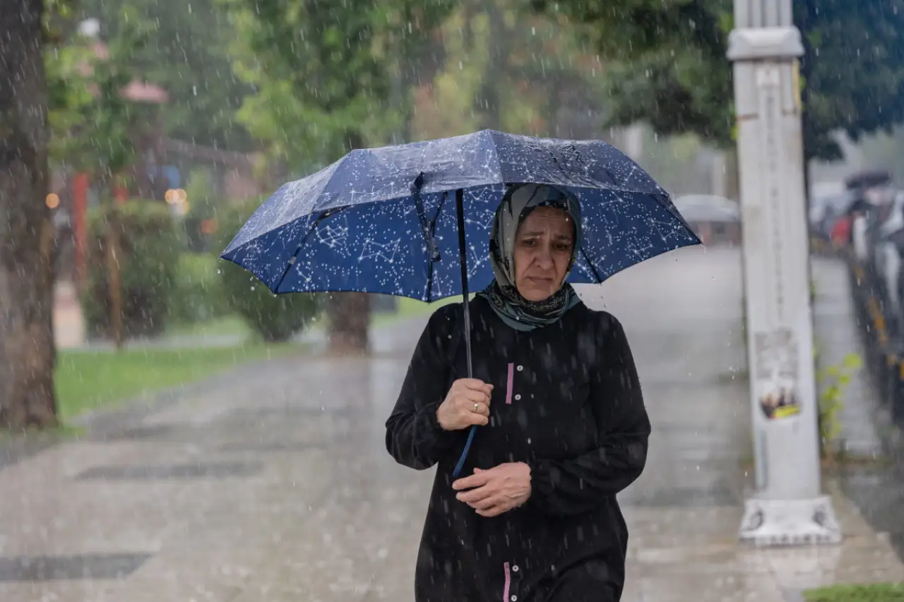 Meteoroloji'den 14 ile sarı kodlu uyarı: Kuvvetli sağanak ve fırtına bekleniyor (29.07.2026)