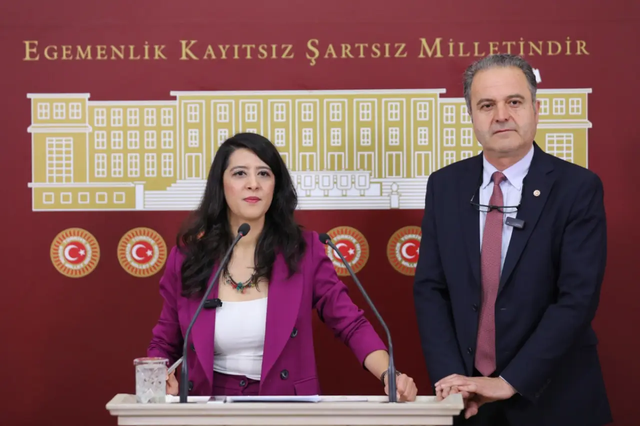 EMEP'li Bayhan ve Karaca'dan Vedat Işıkhan'a: “İşçilerden kesilen paralarla kamu spotu yapmayı bırakın”