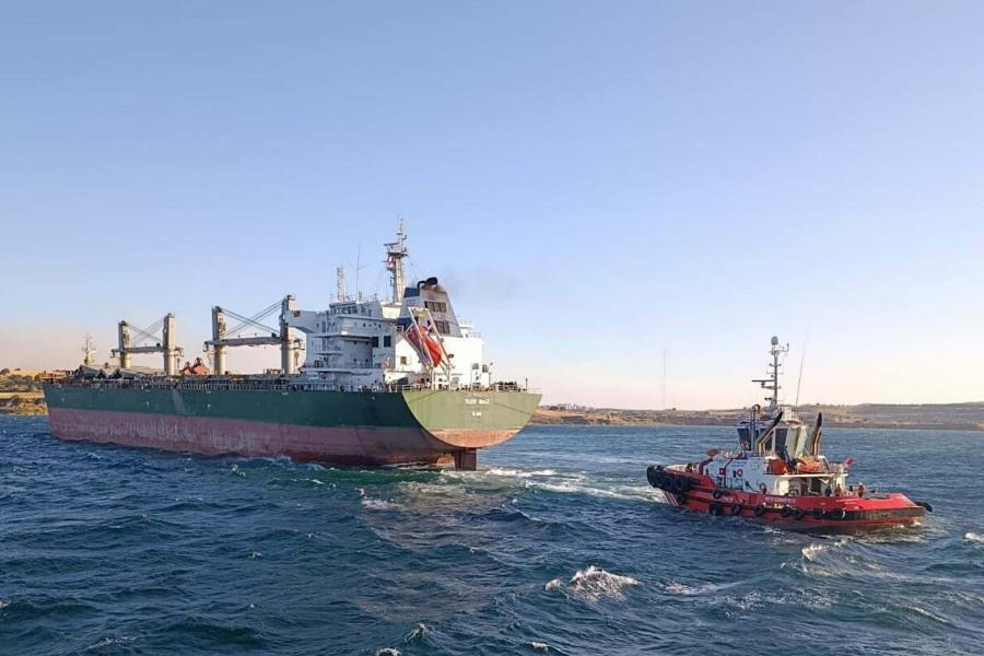 Çanakkale Boğazı'nda karaya oturan gemi için kurtarma çalışması başlatıldı