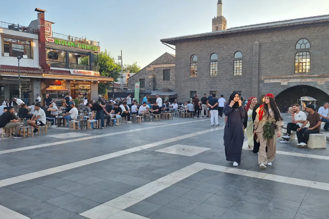 ‘Çerçeve yasa’ beklenirken Diyarbakırlı yurttaşlar: Kardeşsek haklarımızı verin