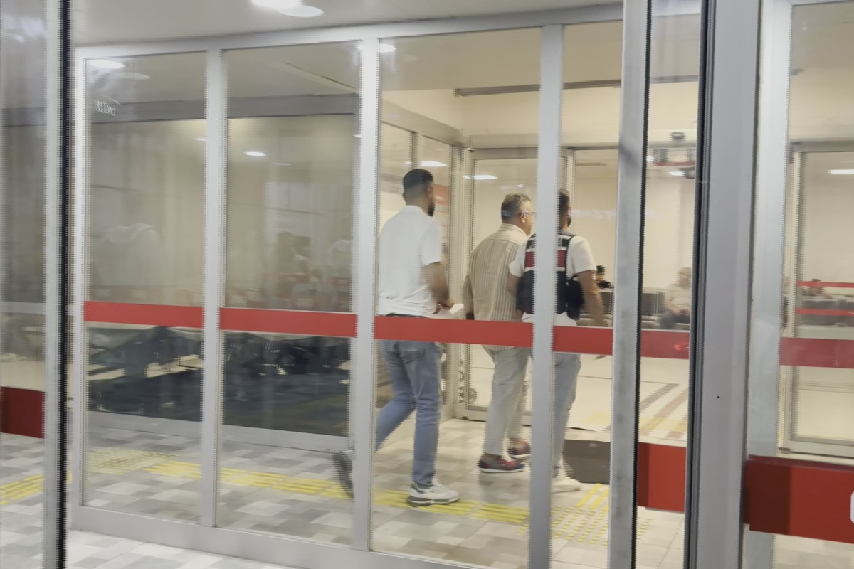 “Halkı yanıltıcı bilgiyi alenen yayma ve şantaj”dan gözaltına alınmıştı: Cem Küçük adliyeye sevk edildi