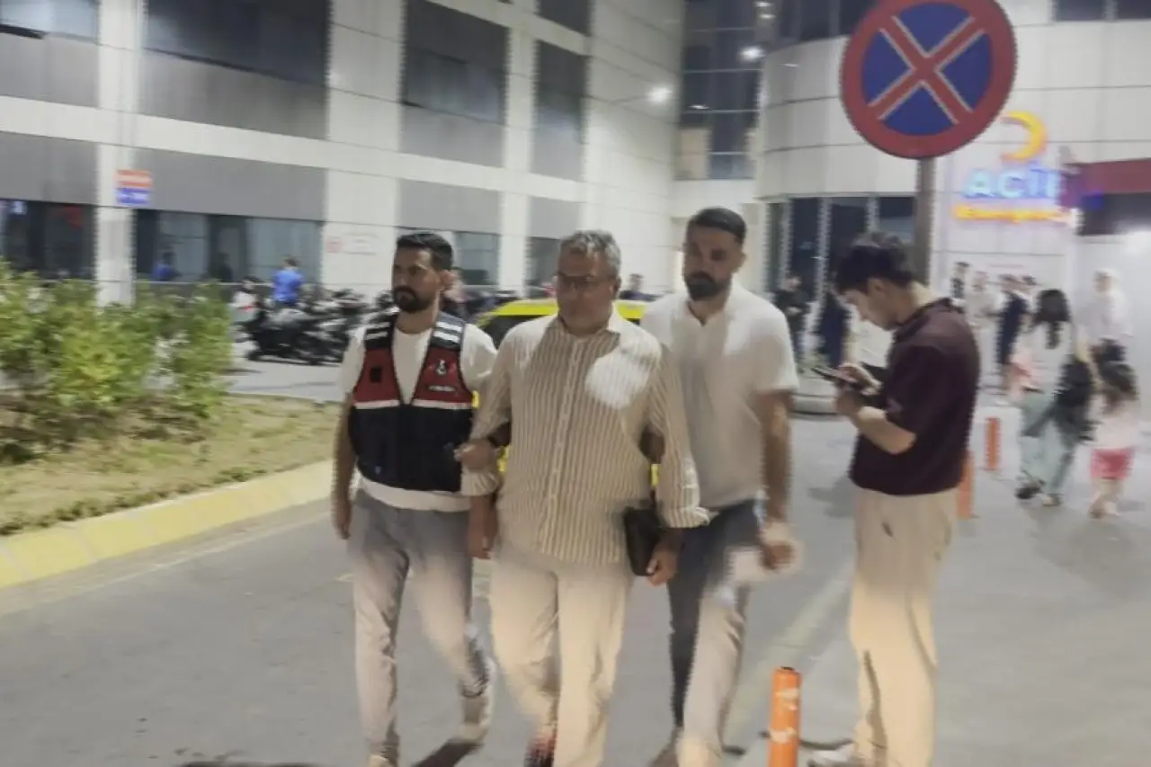 Cem Küçük, 'Halkı yanıltıcı bilgiyi alenen yayma' suçundan tutuklandı