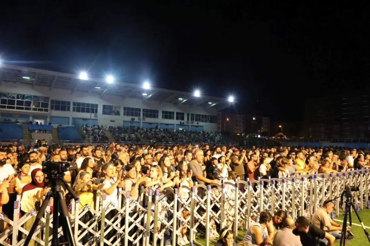 Munzur Festivali'nde ‘Gülistan Doku nerede?’ diye haykırıldı