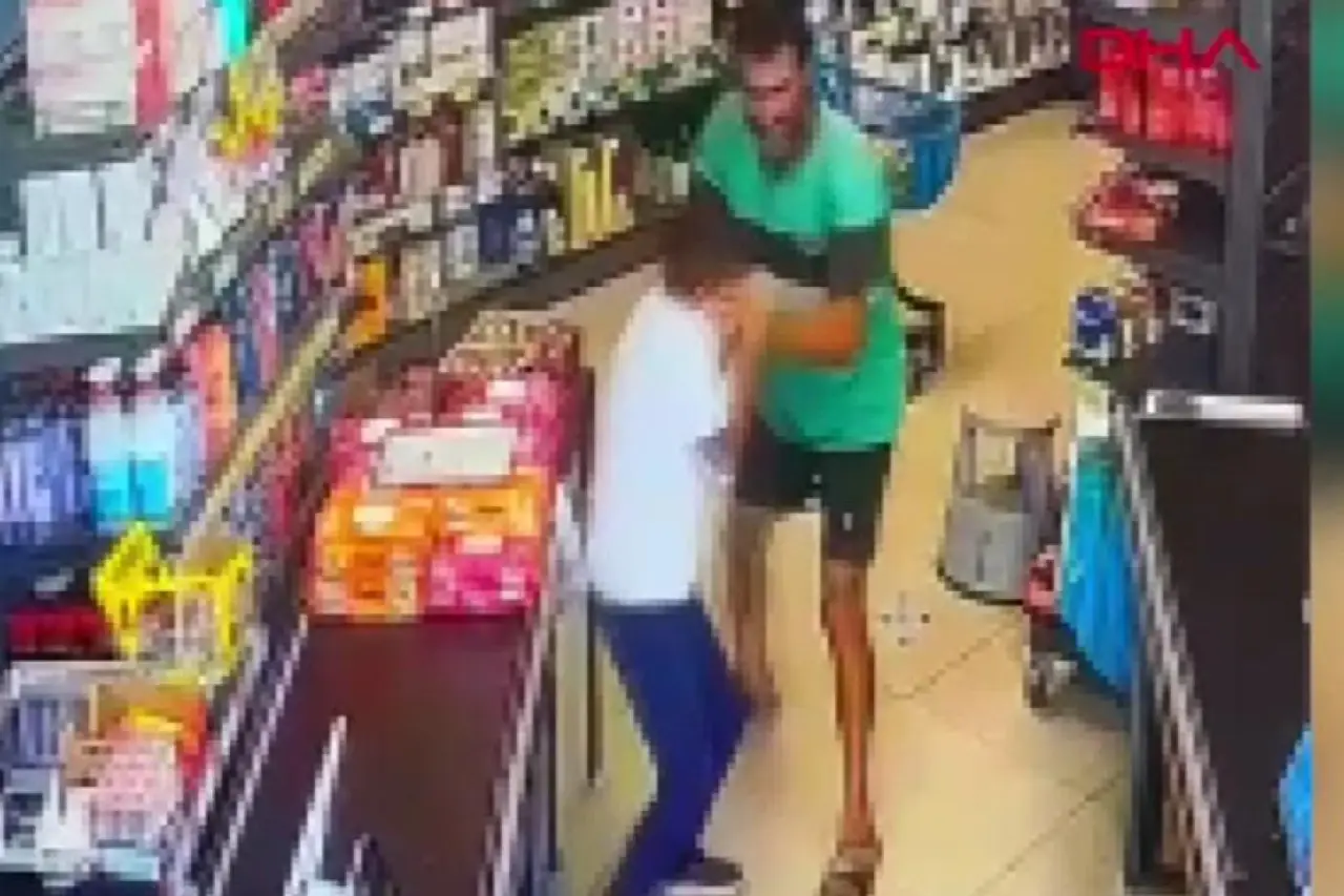 Mersin'de, markette çocuğu darbeden saldırganın emniyetteki işlemleri sürüyor