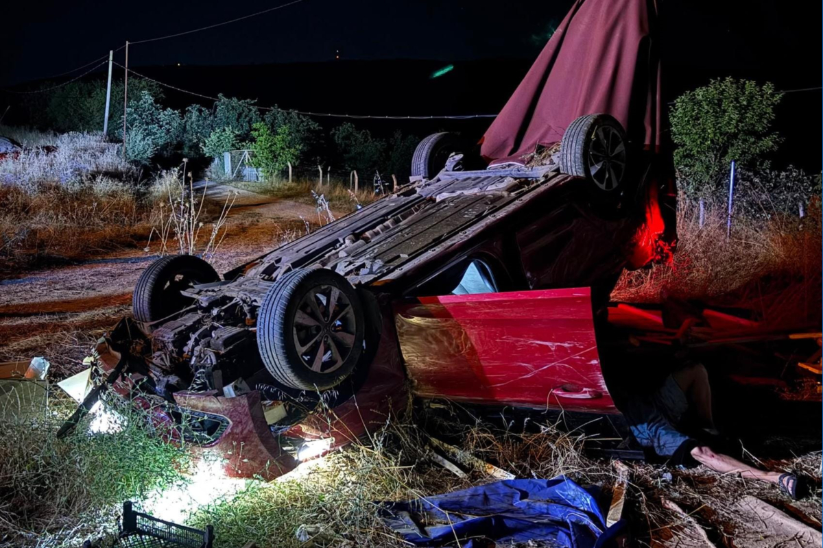 Bursa'da trafik kazası: Şarampole yuvarlanan otomobildeki 3 kişi yaralandı