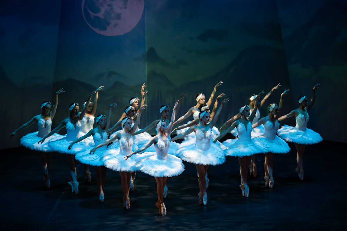 23. Uluslararası Bodrum Bale Festivali "Kuğu Gölü" ile başladı