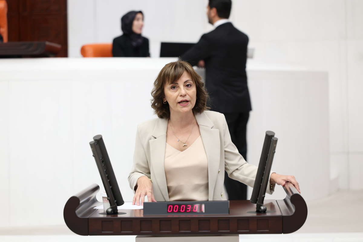 DEM Partili Konukçu'dan Bakan Tekin'e "cuma mescidi" sorusu: "Okullarda ibadethane düzenlemesinin gerekçesi ne?"