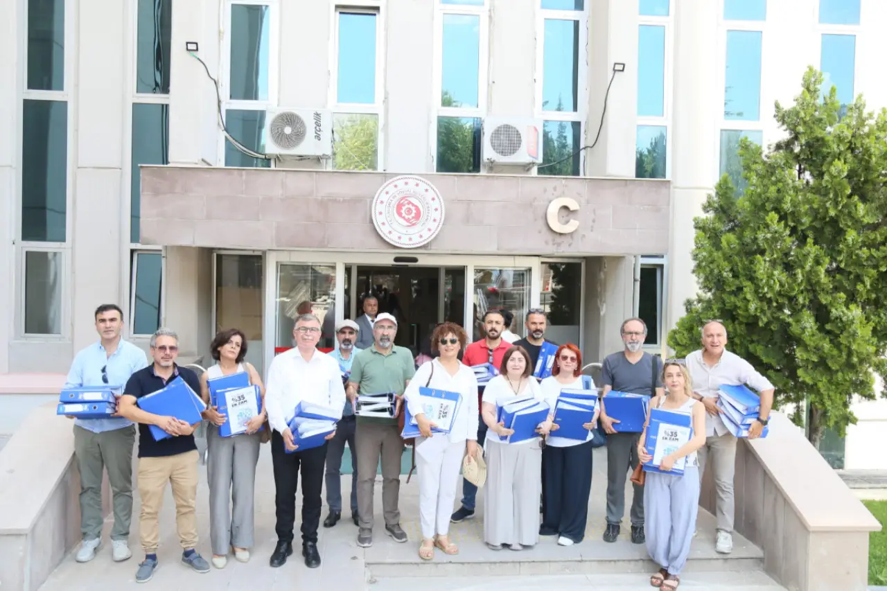 KESK 20 bin imzayı ÇSGB'ye teslim etti: "Toplu sözleşme hükümsüz, yüzde 35 ek zam istiyoruz