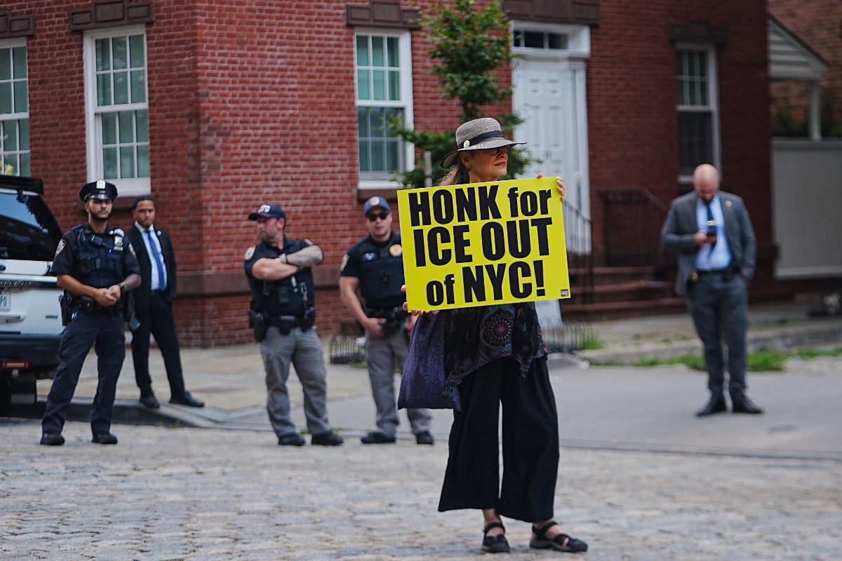 New York'ta gizli ICE araçları protesto edildi