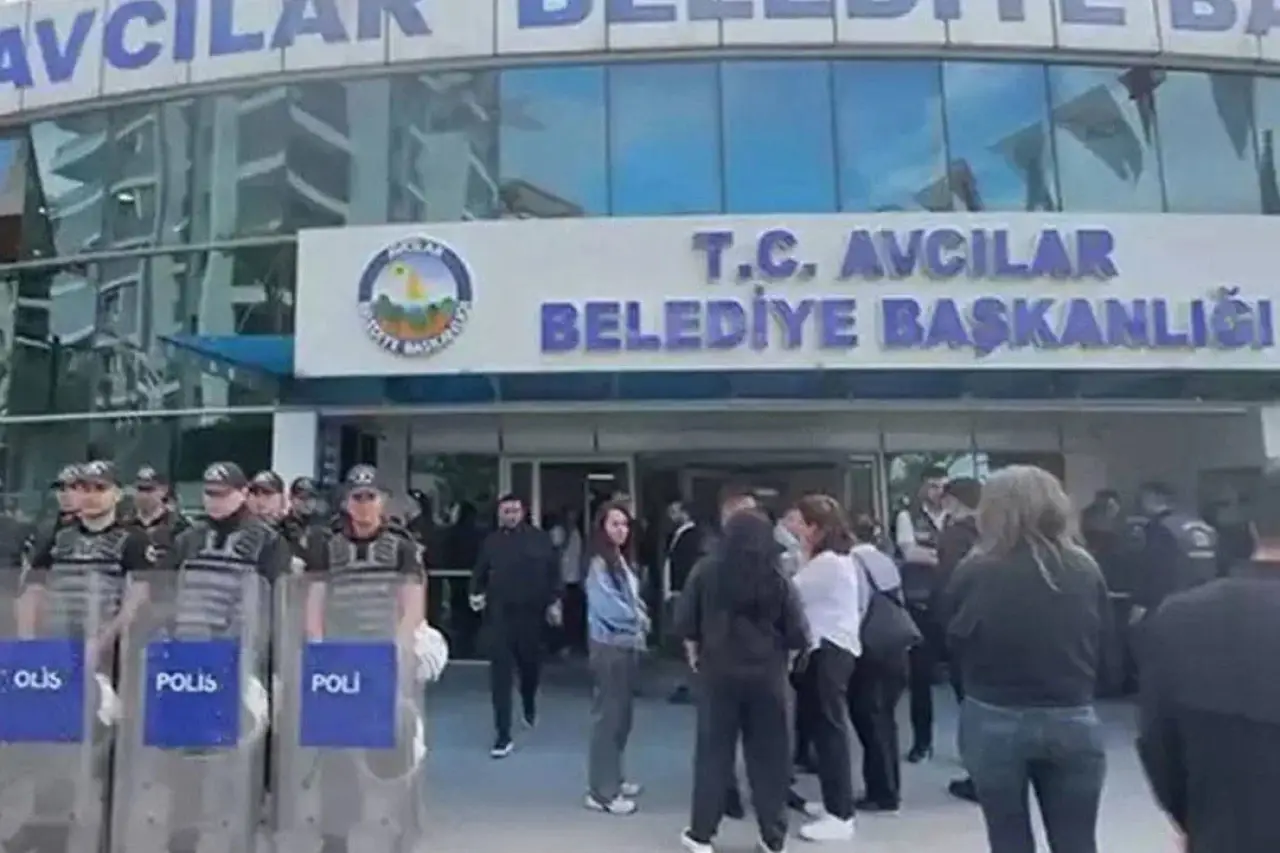 Avcılar Belediyesine operasyon: 13 kişi gözaltına alındı