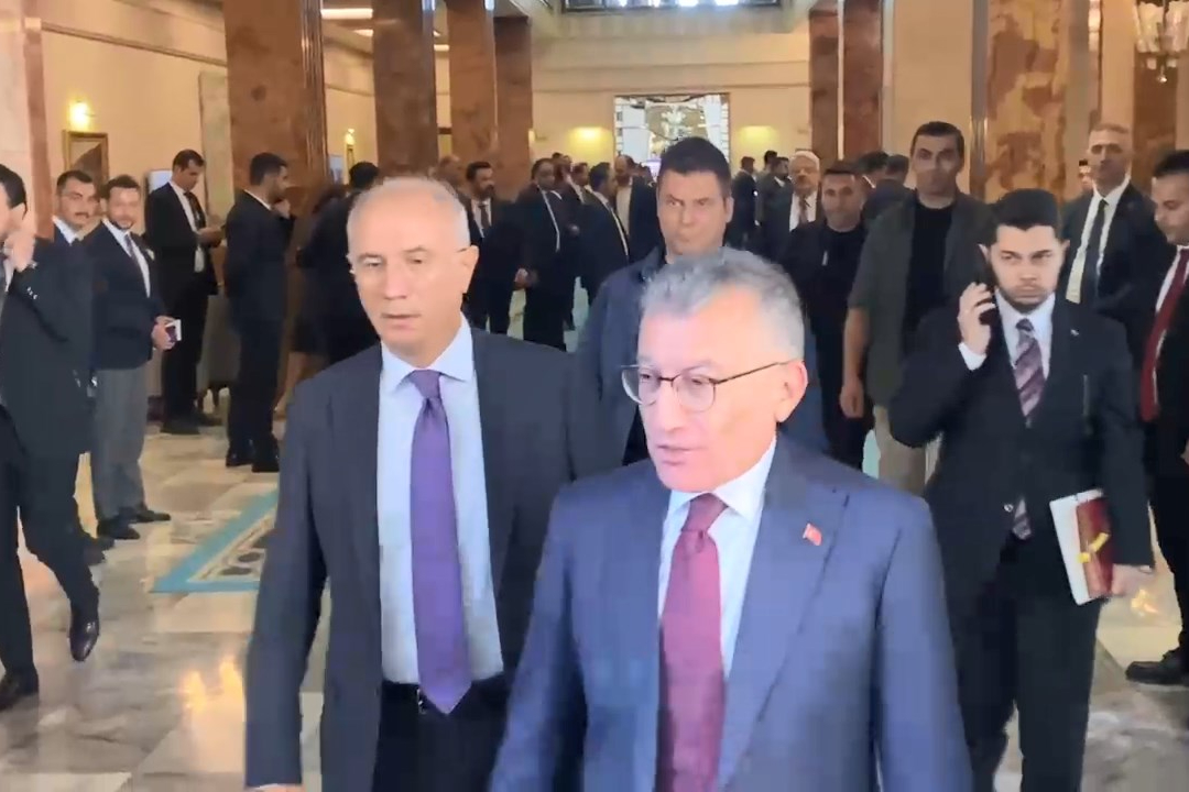 AKP'nin "çerçeve yasa"ya ilişkin kapalı grup toplantısı sona erdi