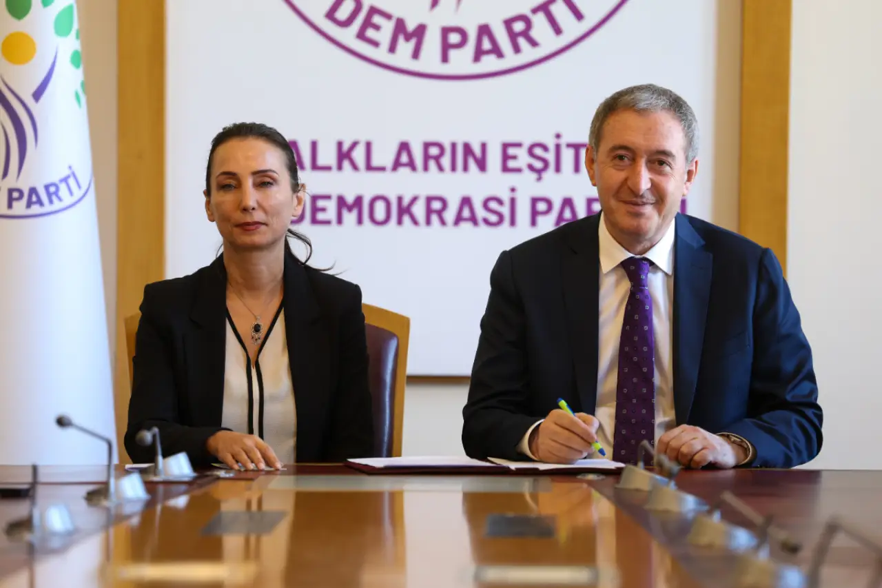 DEM Parti'den 'çerçeve yasa'ya imza