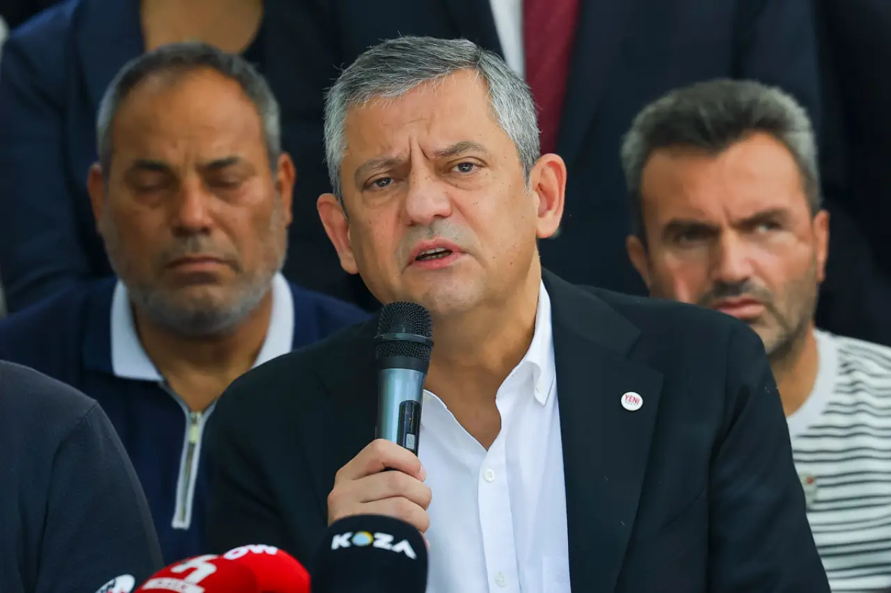 Özgür Özel'den Etimesgut ve Menderes çıkışı: Belediyelerde yaşananlar suçüstü halidir