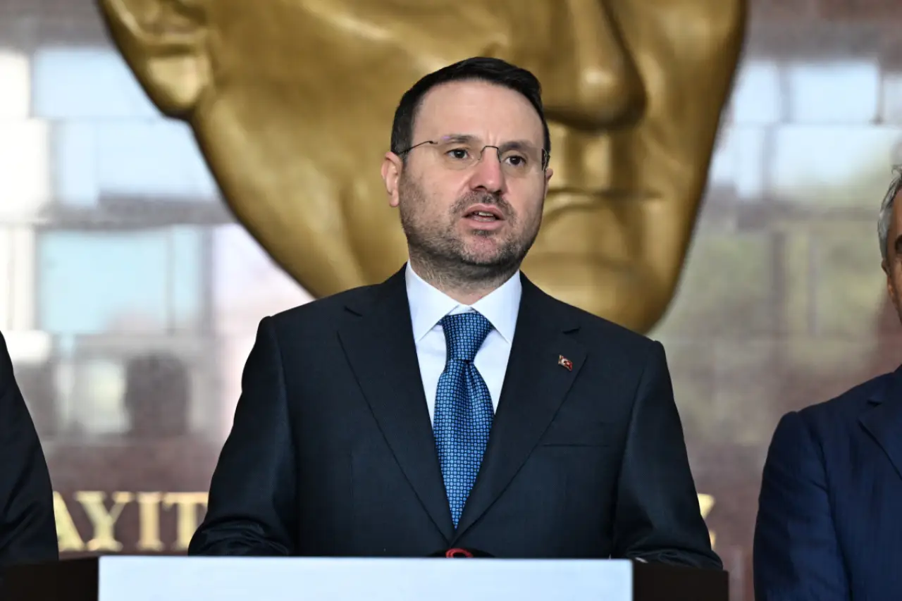 Bakan Gürlek'ten yeni sansür sinyali: İnternet gazeteciliğini 'tek çatı altında toplayacak' yasa geliyor