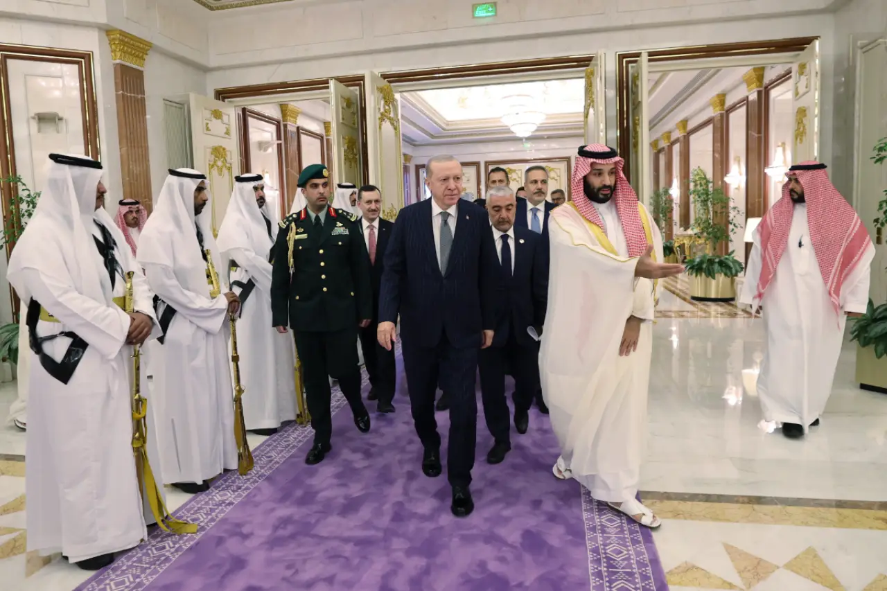 Türkiye, Suudi Arabistan ve Pakistan arasında üçlü 'savunma' anlaşması imzalandı