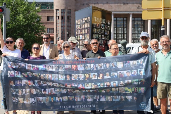 10 Ekim ailelerinden Ahmet Davutoğlu'na çağrı: 25 Eylül'deki mahkememize bekliyoruz