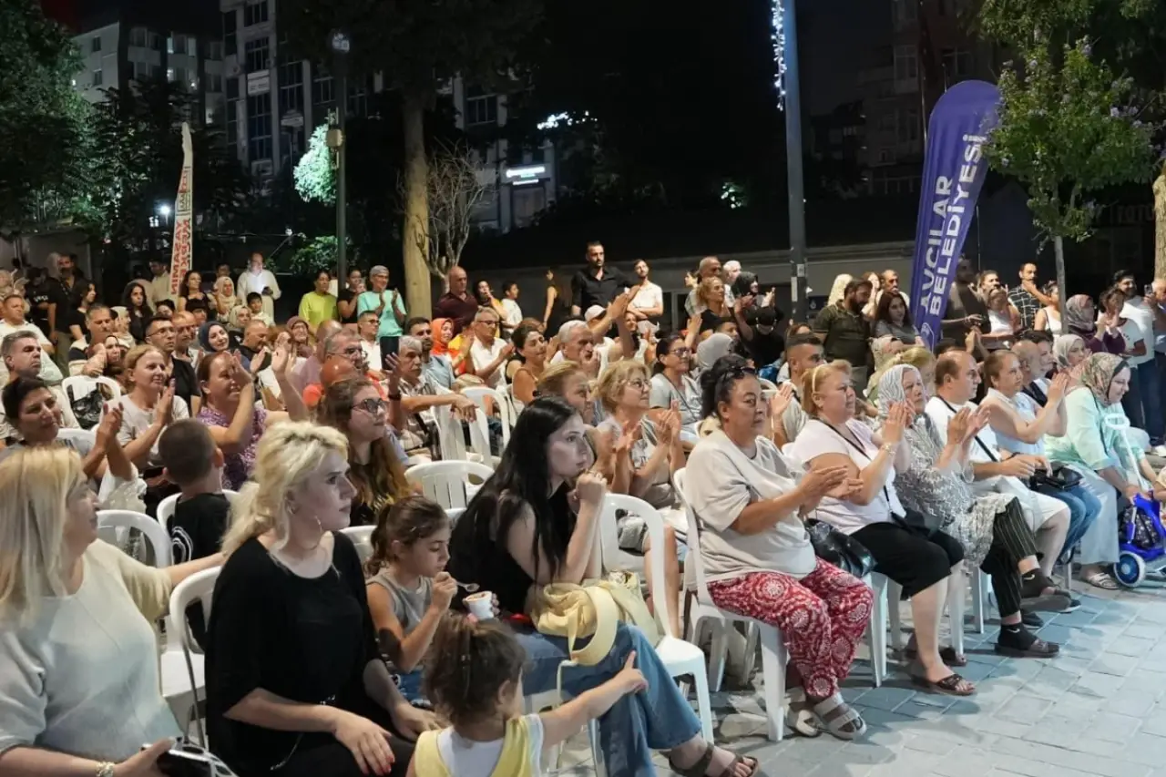 Avcılar’da yaz akşamları kültür sanatla renkleniyor