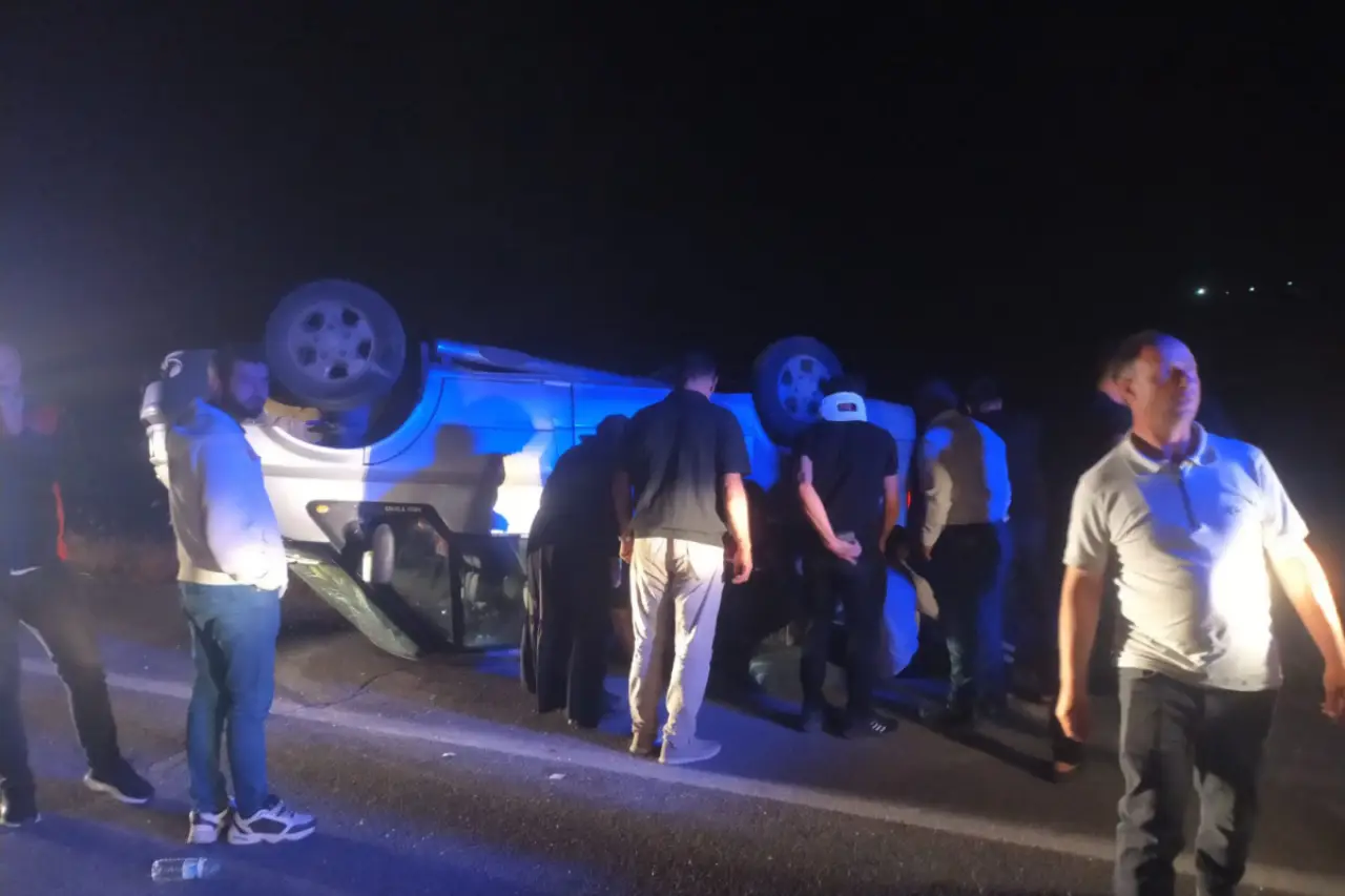 Sivas'ta minibüs devrildi: 7 kişi yaralandı
